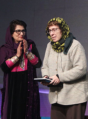 هدی هانیگمان در مراسم پایانی جشنواره‌ی سینماحقیقت