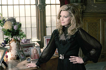  Michelle Pfeiffer - Dark Shadows